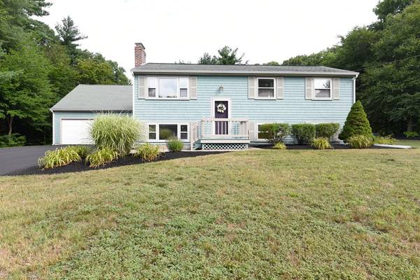 53 Cape Cod Ln, Hanover, MA 02339