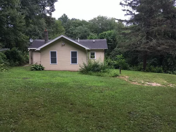 Charlton, MA 01507,33 Center Depot Rd