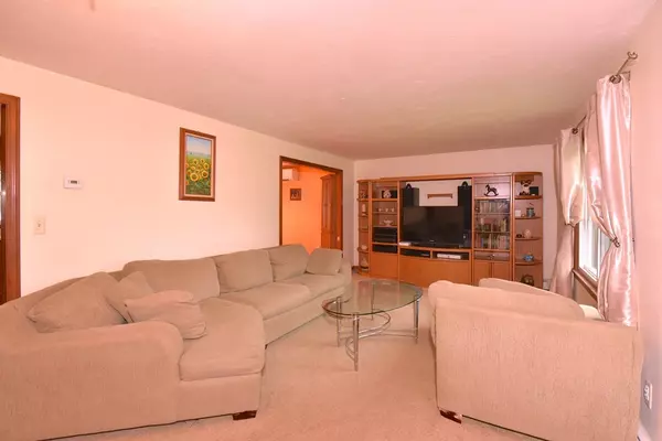 Milford, MA 01757,5 S Cedar St #5