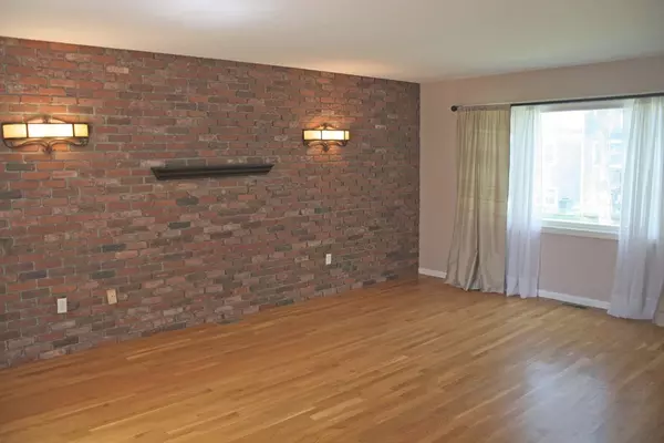 Northbridge, MA 01588,11 Heritage Dr #11