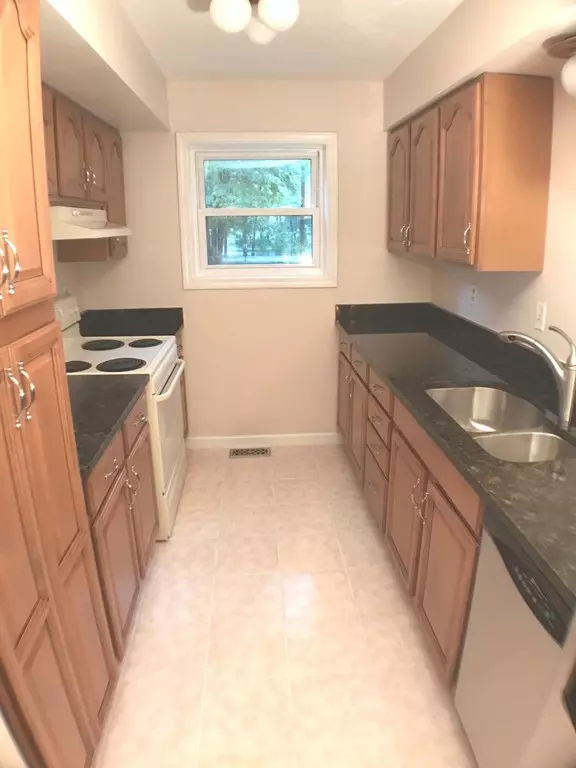 Northbridge, MA 01588,11 Heritage Dr #11