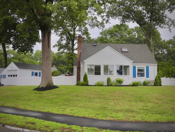 27 Euclid Ave, Natick, MA 01760