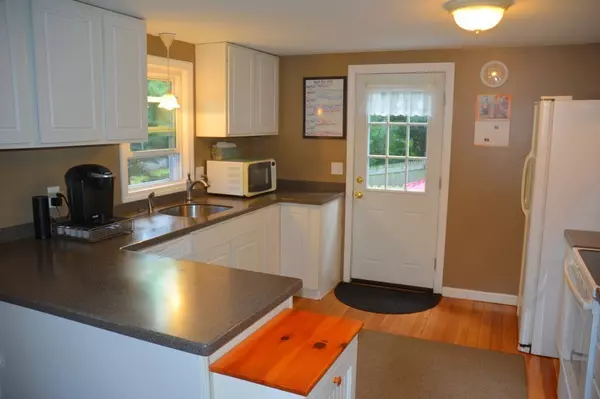 Mashpee, MA 02649,21 Beechwood Dr