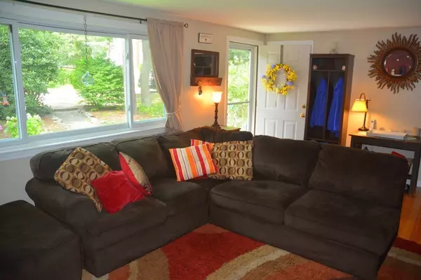 Mashpee, MA 02649,21 Beechwood Dr