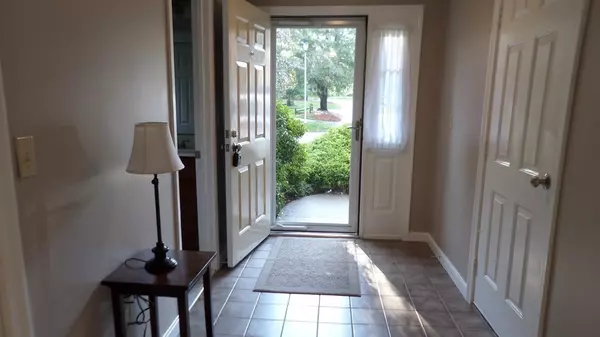 Clinton, MA 01510,305 Ridgefield Cir #E