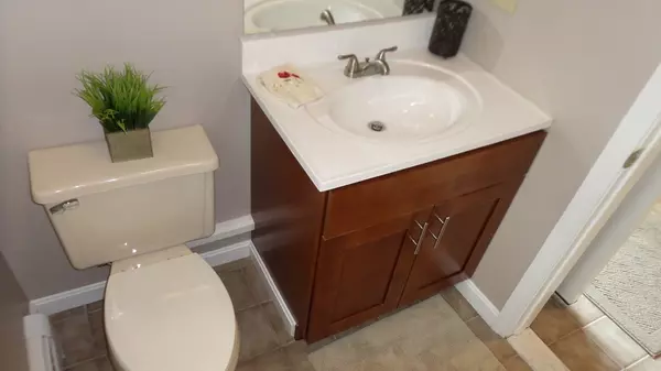 Clinton, MA 01510,305 Ridgefield Cir #E