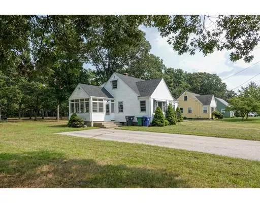 22 Helen Ave, Warwick, RI 02886