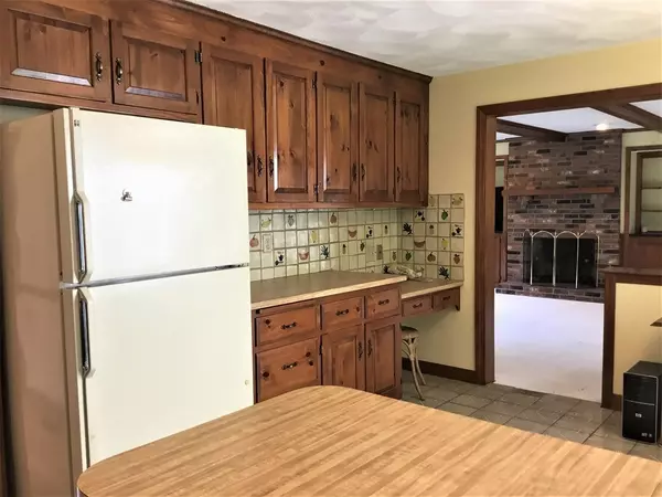 Medfield, MA 02052,40 Whichita Road