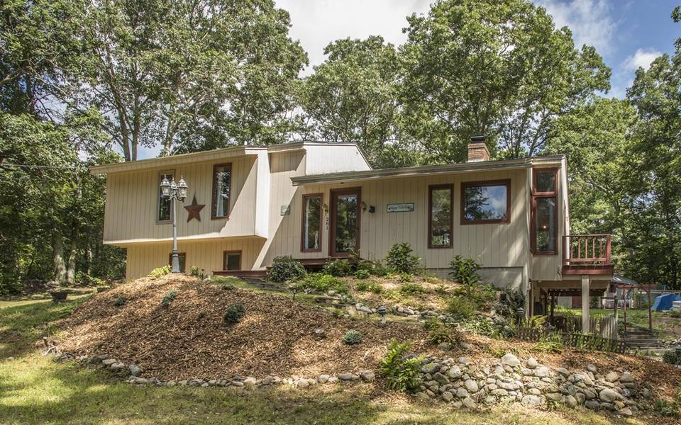 281 Rocky Hill Rd, Rehoboth, MA 02769