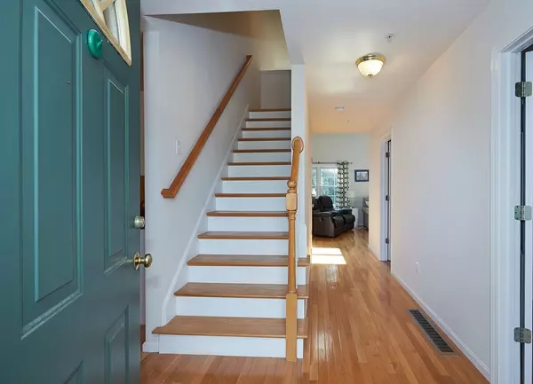 Abington, MA 02351,202 Thayer St #202