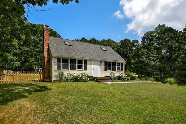 29 Lakeview Dr, Sandwich, MA 02563