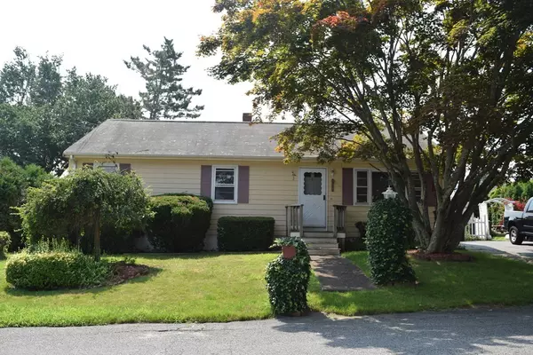 6 Henry Dr, Acushnet, MA 02743