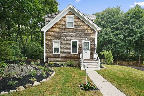 16 Hayes Rd, Hingham, MA 02043