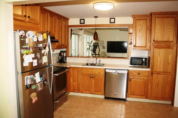 Montague, MA 01376,7 Highland Circle