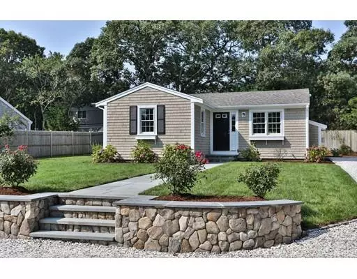 8 Winding Way, Harwich, MA 02646