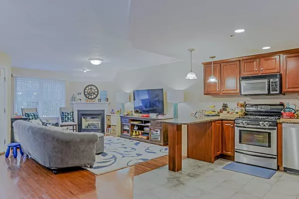 Abington, MA 02351,111 Tamarack Ln #111