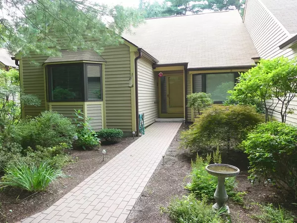 4 Bentwood Dr #4, Sturbridge, MA 01566