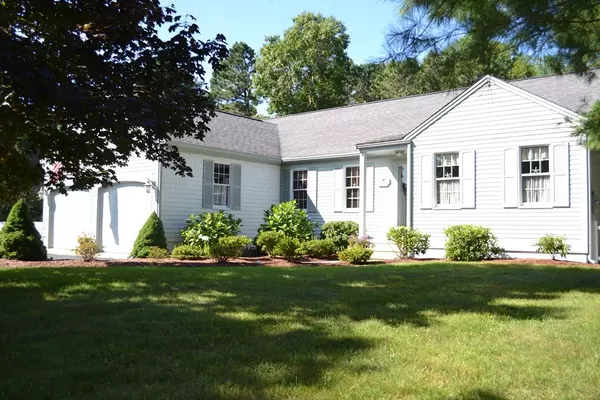 37 Monomoscoy Rd, Mashpee, MA 02649