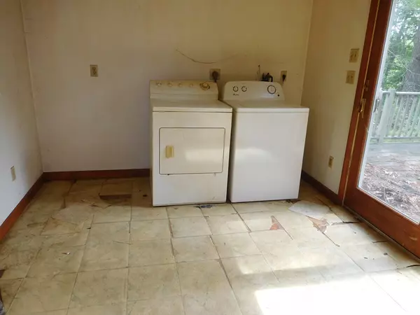 Halifax, MA 02338,251 Wood St