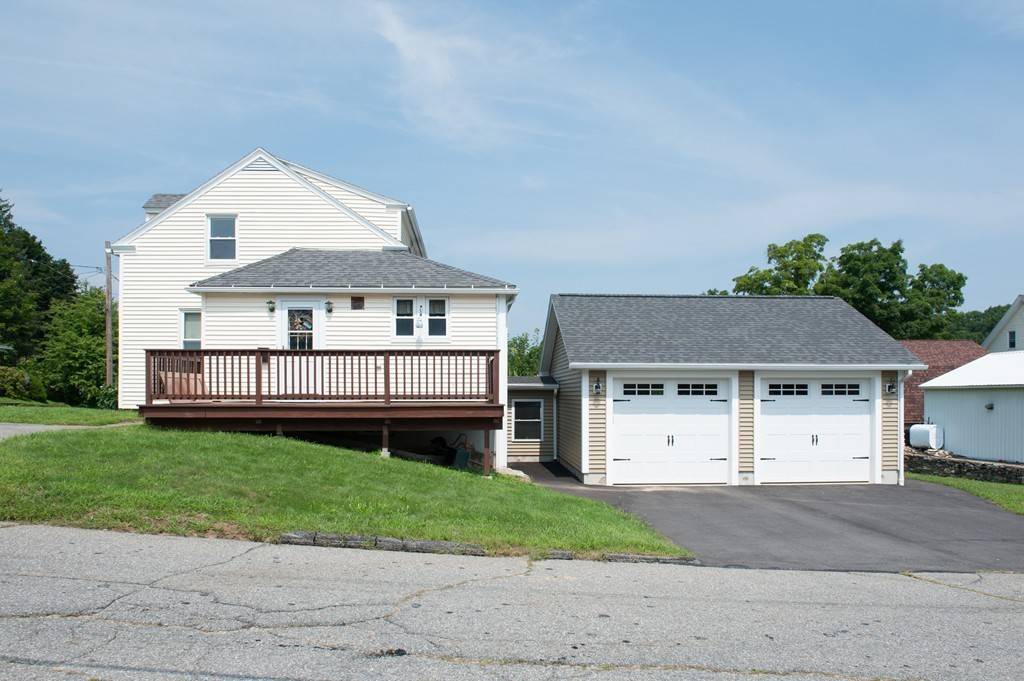27 Adams St, Spencer, MA 01562