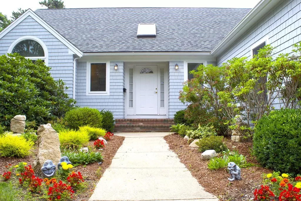 Falmouth, MA 02536,5 Paddock Circle