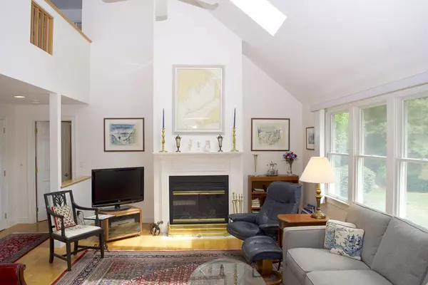 Falmouth, MA 02536,5 Paddock Circle