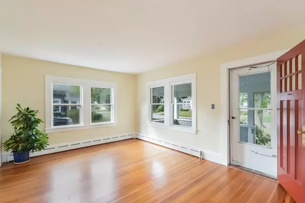 Falmouth, MA 02540,53 Oakwood Avenue