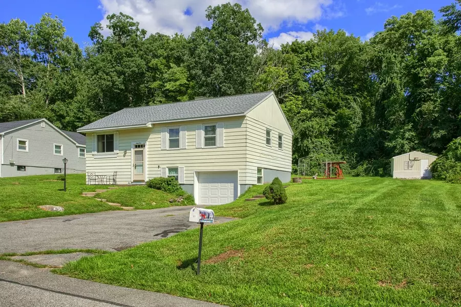 61 Hood Rd, Tewksbury, MA 01876