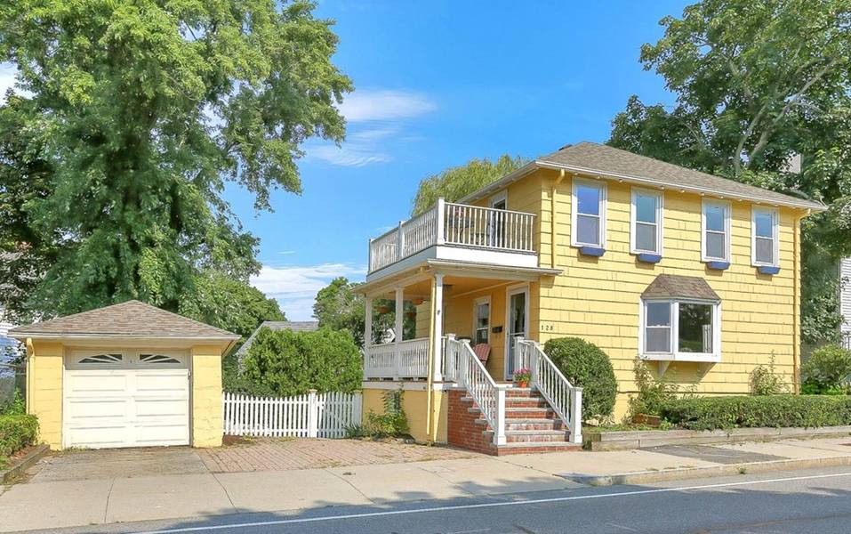 128 Lothrop St, Beverly, MA 01915