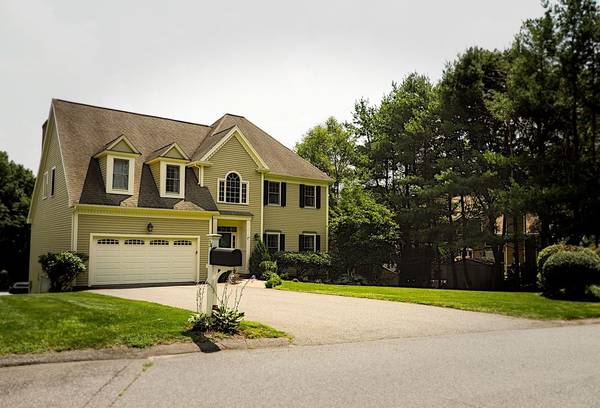 34 Pheasant Hollow Rd, Natick, MA 01760