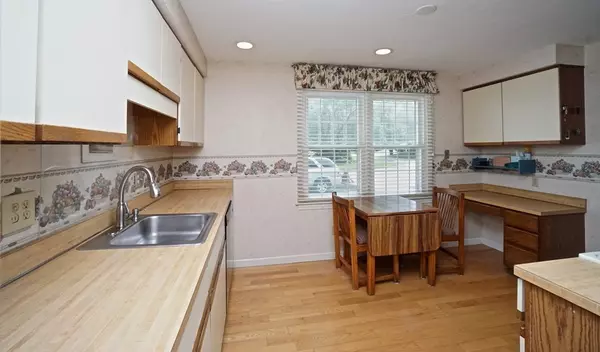 Natick, MA 01760,20 Fairway Cir #20