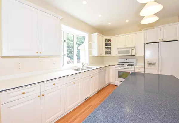 Westford, MA 01886,29 Pine Ridge Rd
