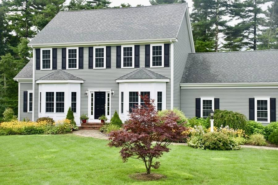 11 Village Rd, Lakeville, MA 02347