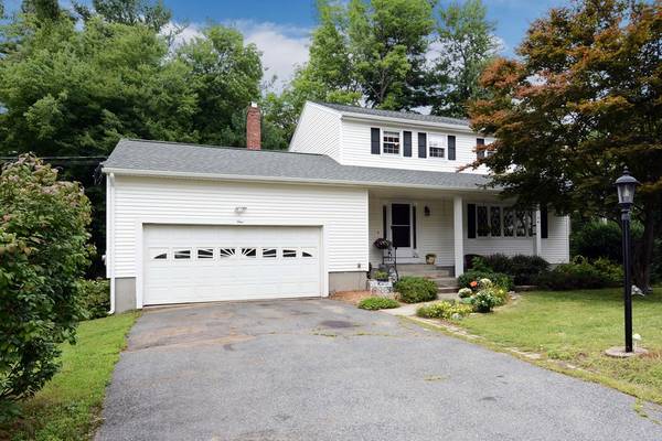 1 Hillside Ln, Shrewsbury, MA 01545