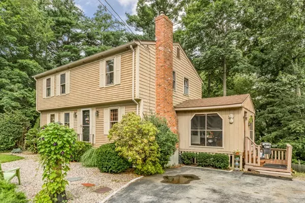 Mansfield, MA 02048,29 Black Pond Rd