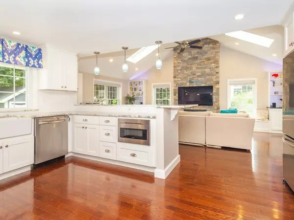 1 Buker Rd, Danvers, MA 01923