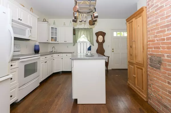 Kingston, MA 02364,6 Brewster Rd