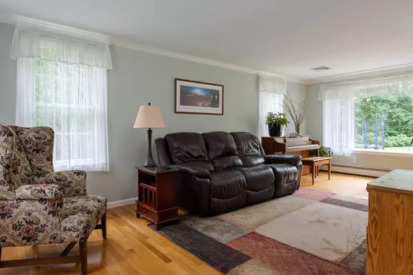 Rochester, MA 02770,7 Benson Rd