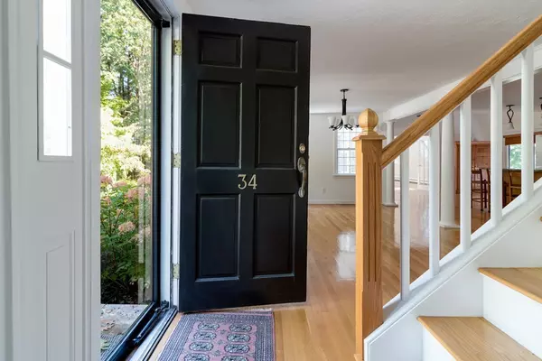 Norwell, MA 02061,34 Cross Street