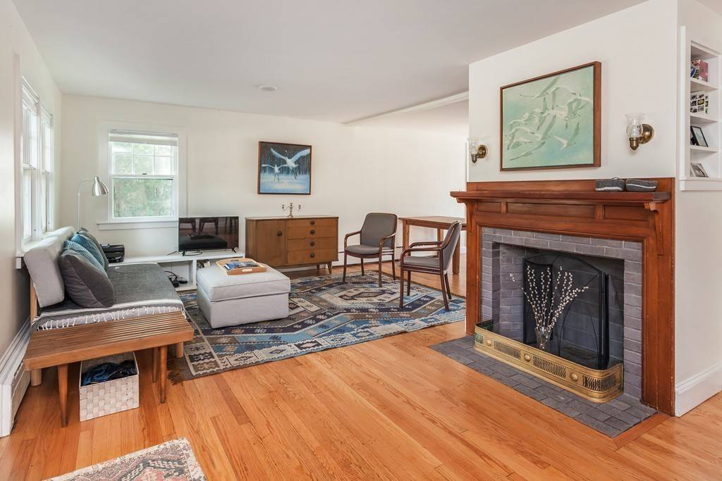 Falmouth, MA 02540,716 W Falmouth Hwy