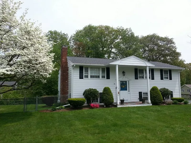 36 Hampden Dr, Norwood, MA 02062