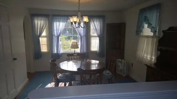 Walpole, MA 02081,424 Common St