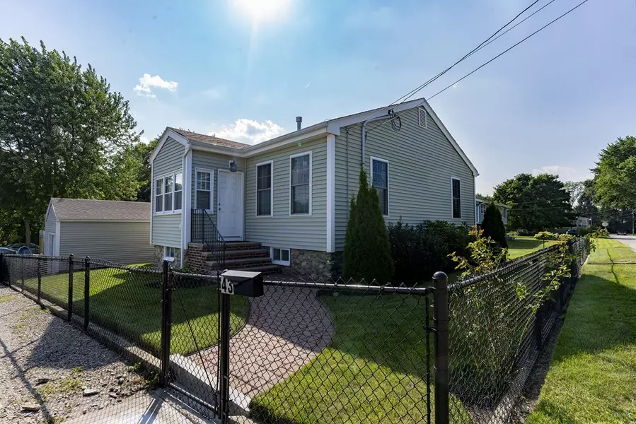 43 Glenwood St, North Andover, MA 01845