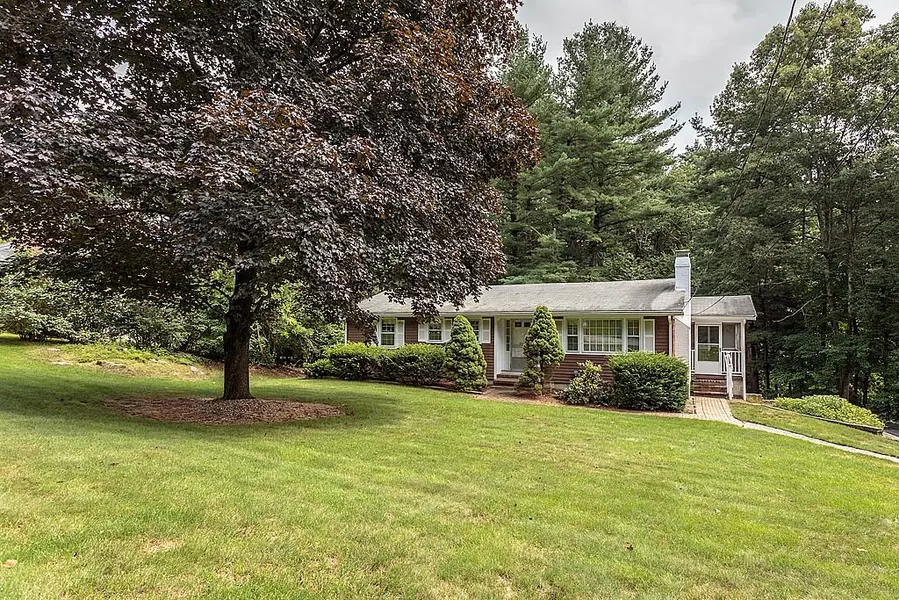 8 Marion Dr, Tewksbury, MA 01876