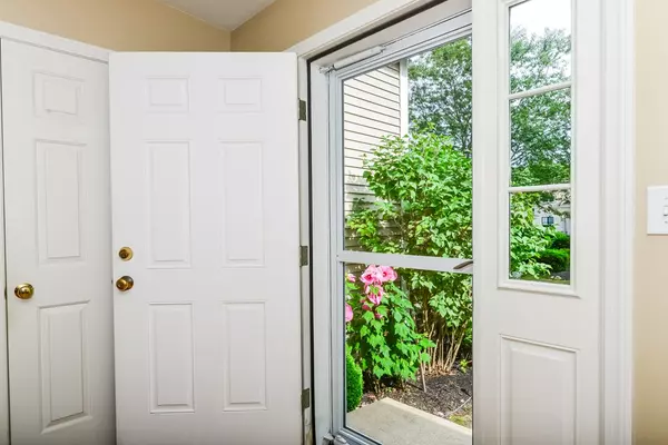 Tiverton, RI 02878,170 Bud Way