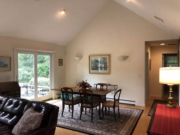 Falmouth, MA 02536,19 Jasmin Ln