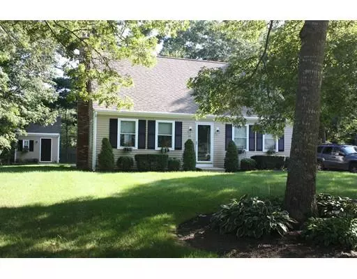 15 Chatham Ln, Mashpee, MA 02649