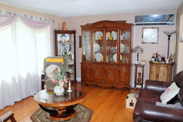 Ludlow, MA 01056,20 Harlan St