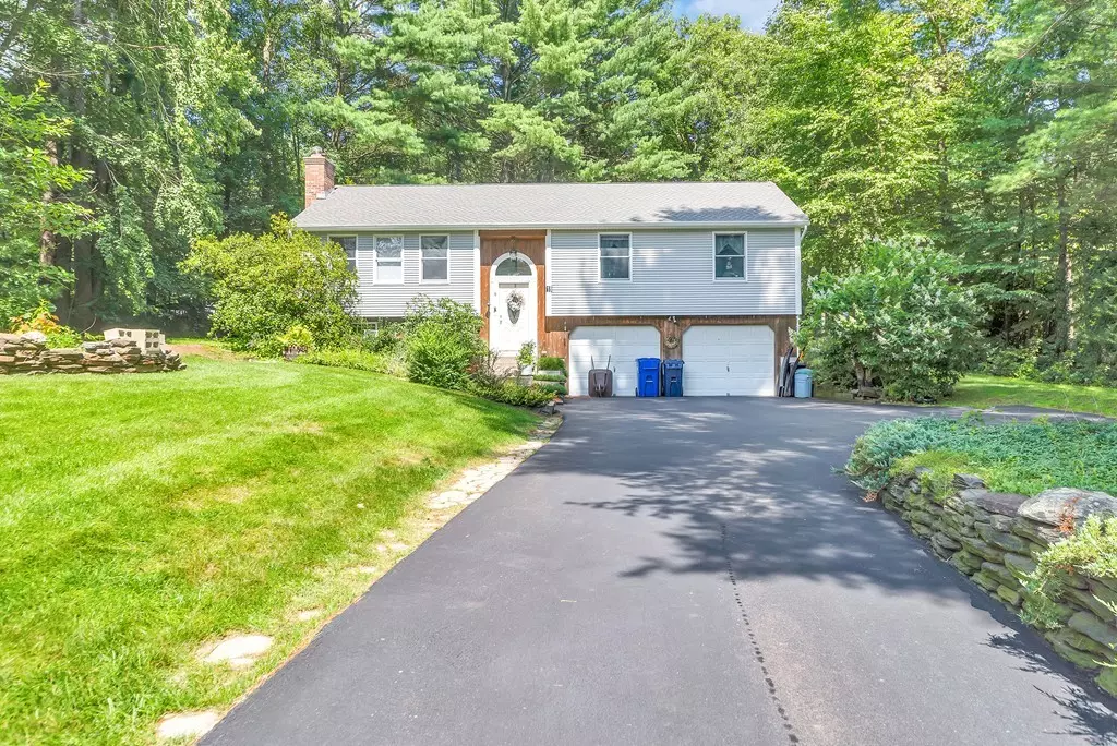 Southampton, MA 01073,18 Hillside Meadows Dr