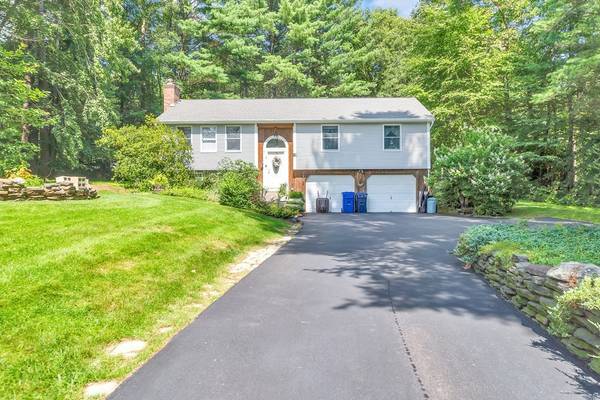 18 Hillside Meadows Dr, Southampton, MA 01073